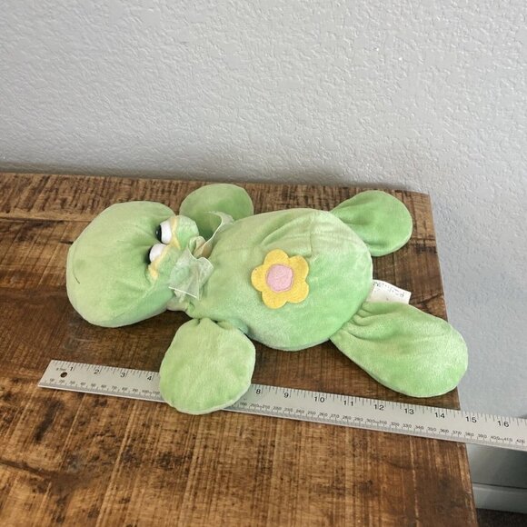 Kellytoy Lying Down Frog Eyes Smile Flower Floppy Soft Big Eyes Green Well Loved - Picture 7 of 8
